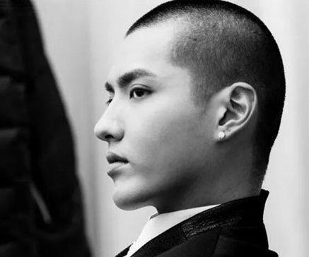 摇滚爆炸头男明星,揭秘摇滚界璀璨明星的传奇人生