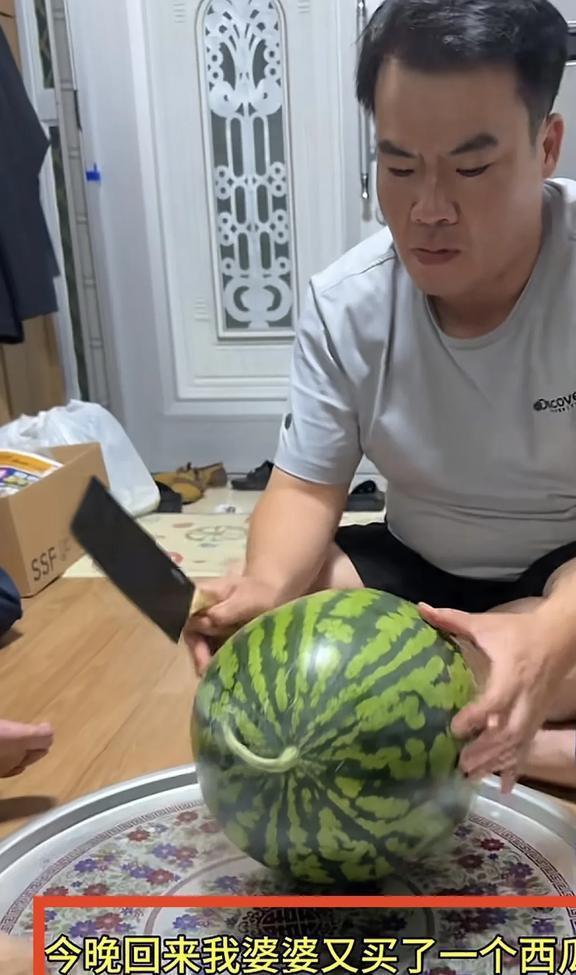 表白现场吃瓜,见证爱情瓜熟蒂落